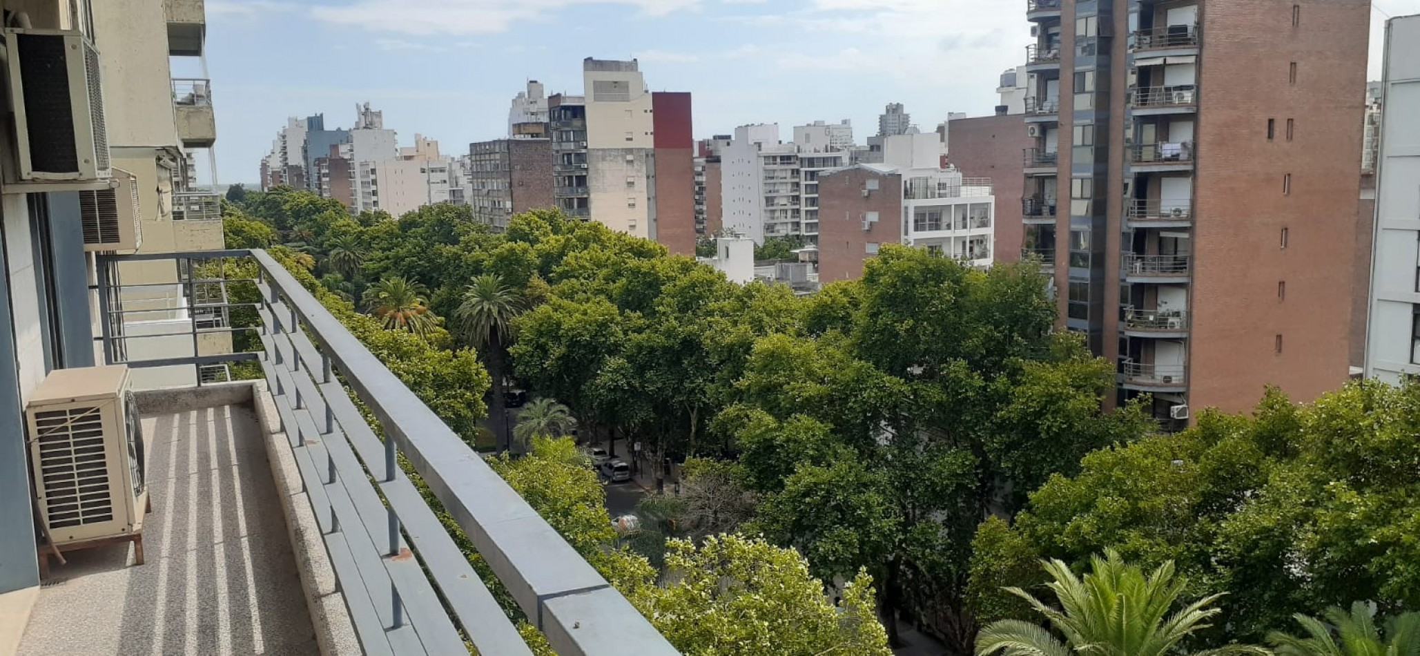 DEPARTAMENTO EN BV. OROÑO CON PATIO EXCLUSIVO Y COCHERA