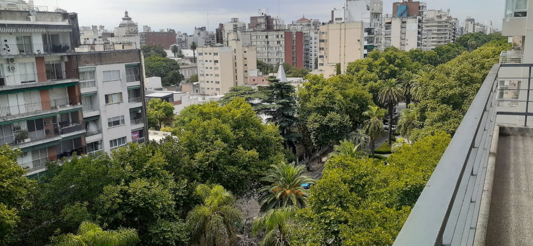 DEPARTAMENTO EN BV. OROÑO CON PATIO EXCLUSIVO Y COCHERA