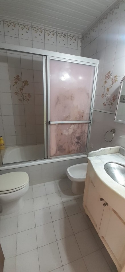 DEPARTAMENTO EN BV. OROÑO CON PATIO EXCLUSIVO Y COCHERA