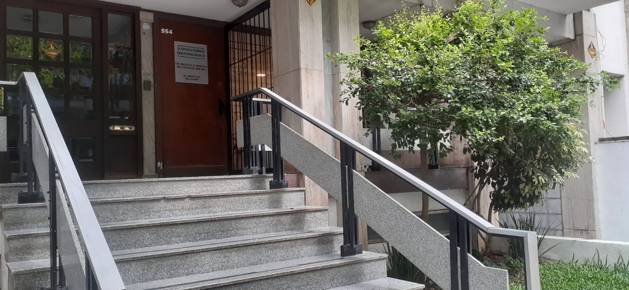 DEPARTAMENTO EN BV. OROÑO CON PATIO EXCLUSIVO Y COCHERA